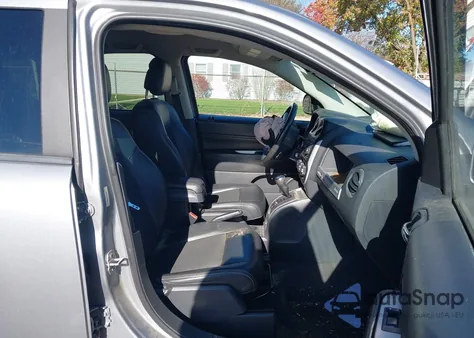 2017 Jeep Compass Latitude Fwd из США, поврежденный, VIN 1C4NJCEB3HD198429